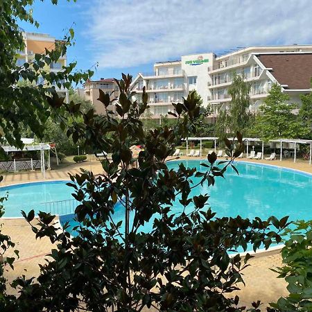 Yves 2 Bed Apart At Sun Village Sunny Beach Not Far Away From The Sea Kültér fotó