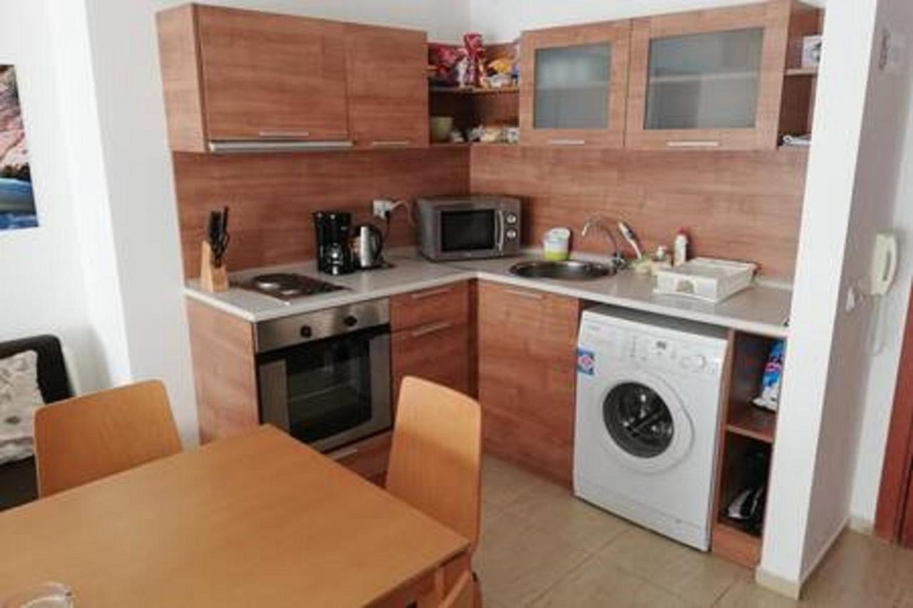 Yves 2 Bed Apart At Sun Village Sunny Beach Not Far Away From The Sea Kültér fotó