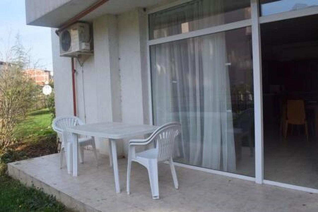 Yves 2 Bed Apart At Sun Village Sunny Beach Not Far Away From The Sea Kültér fotó