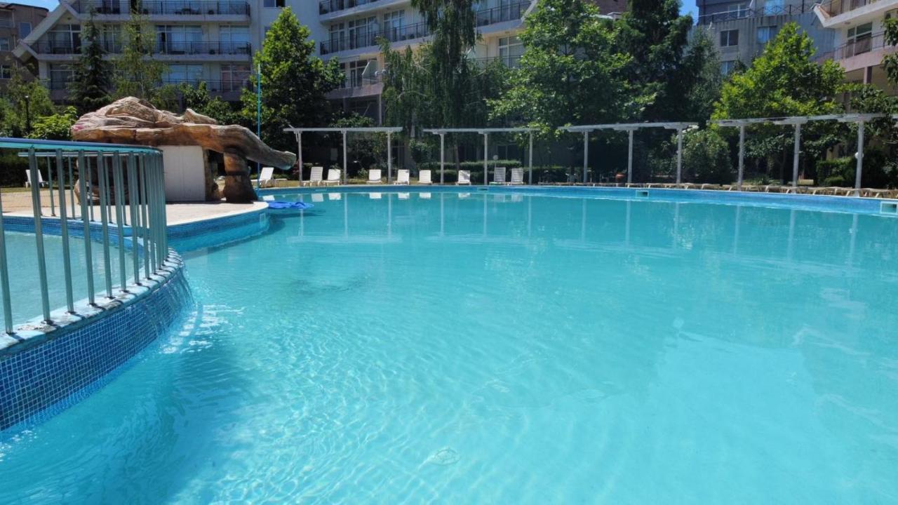 Yves 2 Bed Apart At Sun Village Sunny Beach Not Far Away From The Sea Kültér fotó